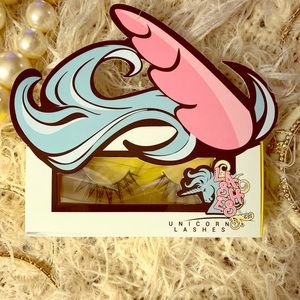 UNICORN COSMETICS FLUTTER WING EYE LASHES